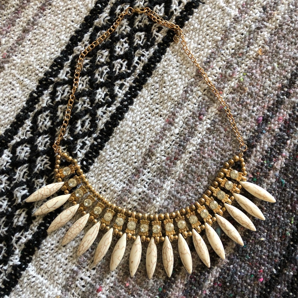 NWOT gold statement necklace